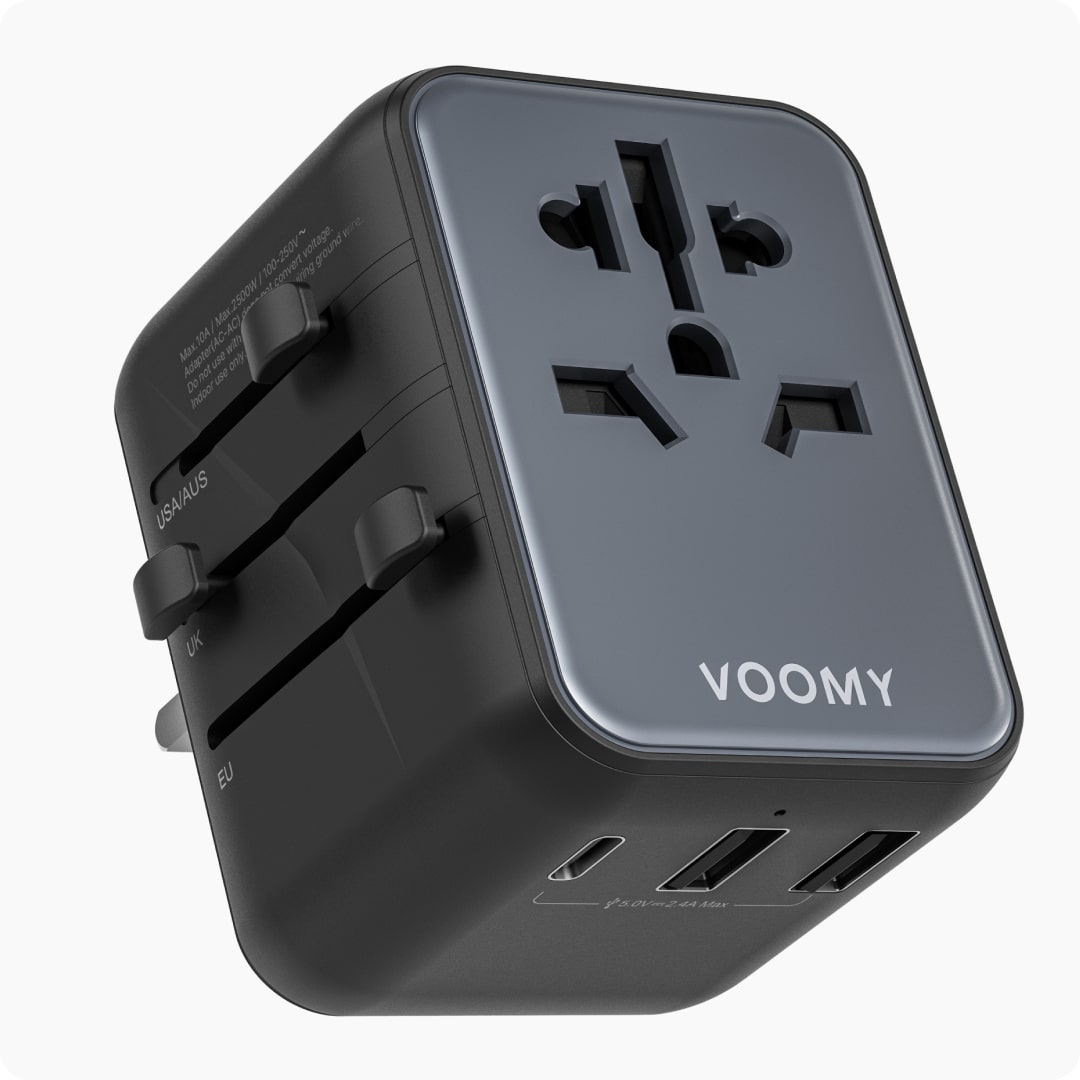 Voomy Travel Y612 - Wereldstekker - 170+ Landen - 12W Snellader - 1 USB-C 2 USB-A poorten - Space Grey/Blauw